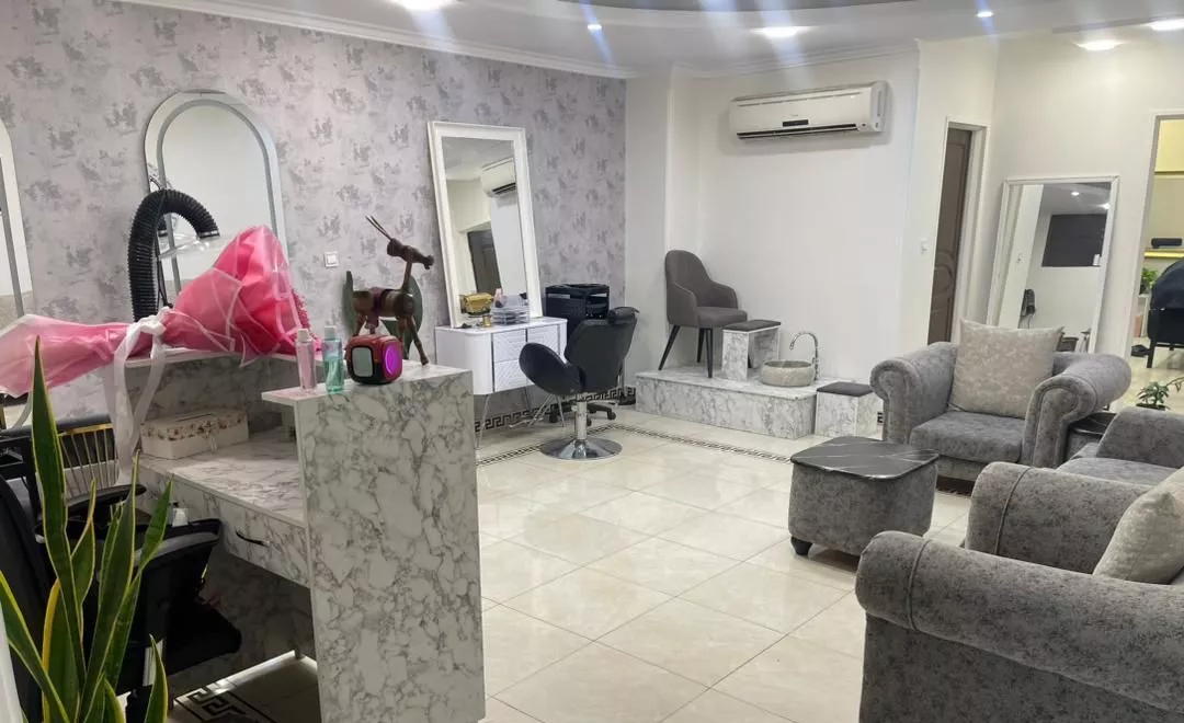 اجاره تخت مژه و فیشیال میز ناخن