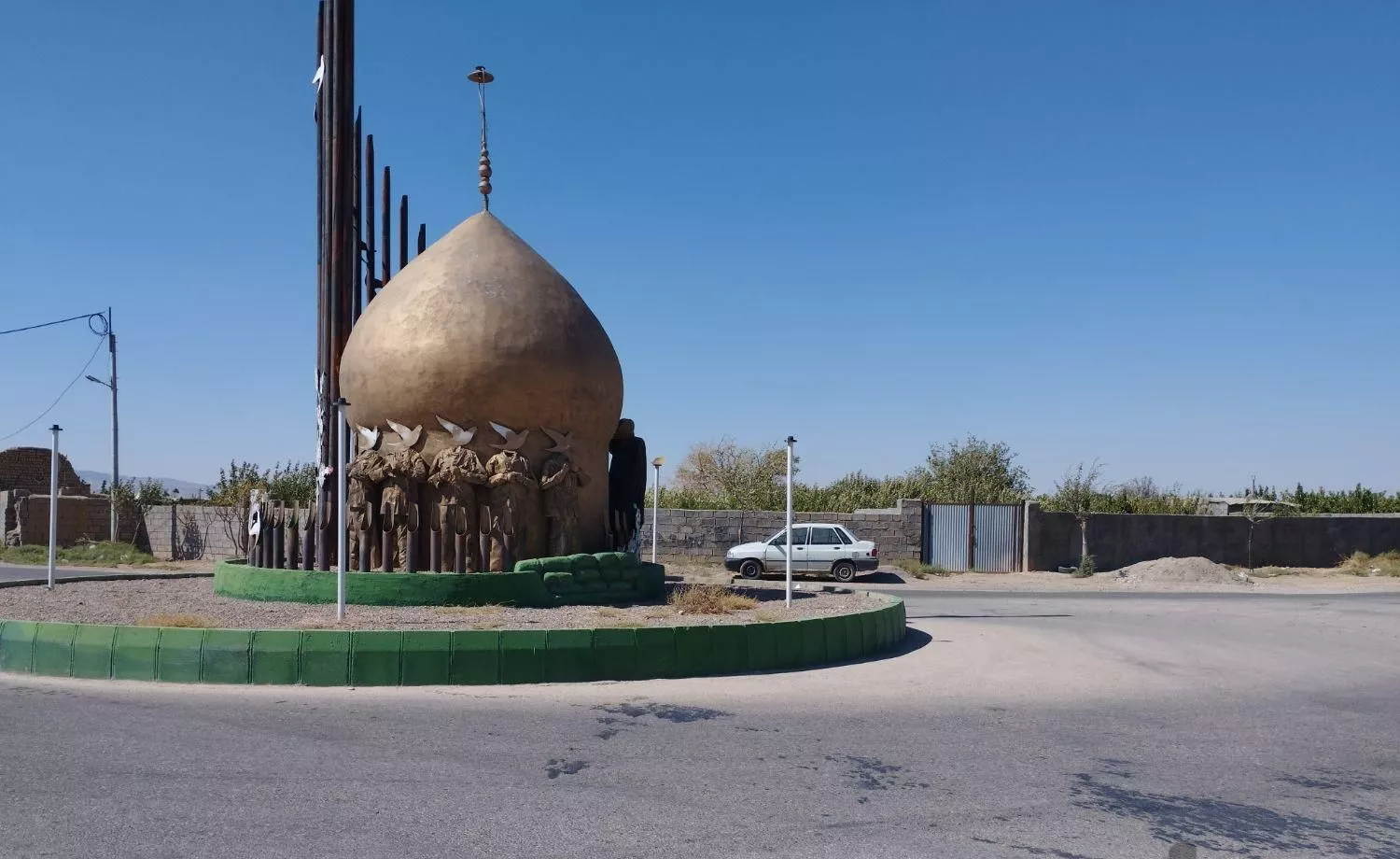 باغ دیزج بر آسفالت بر میدان شهید حججی با آب ملکی