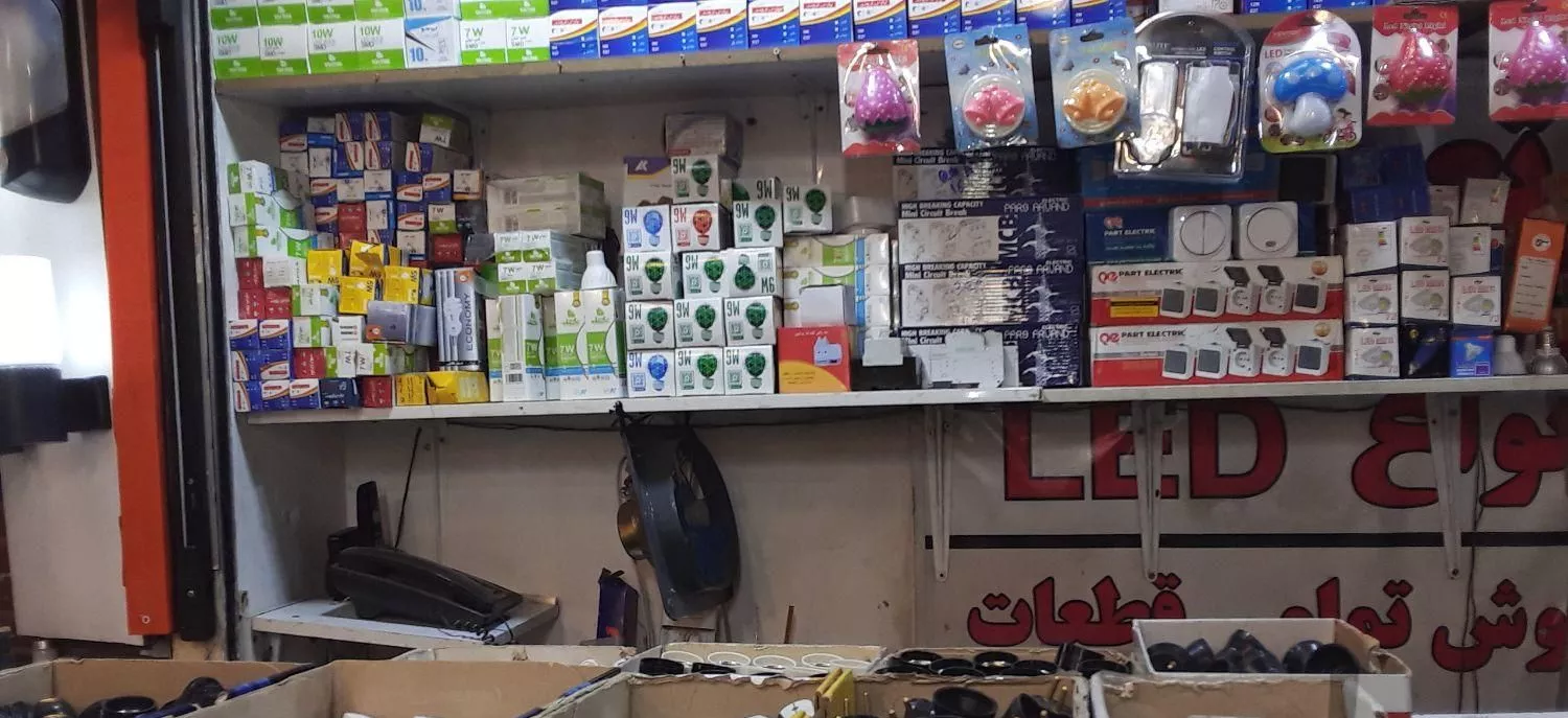 مغازه نیم بابی در لاله زار جنوبی