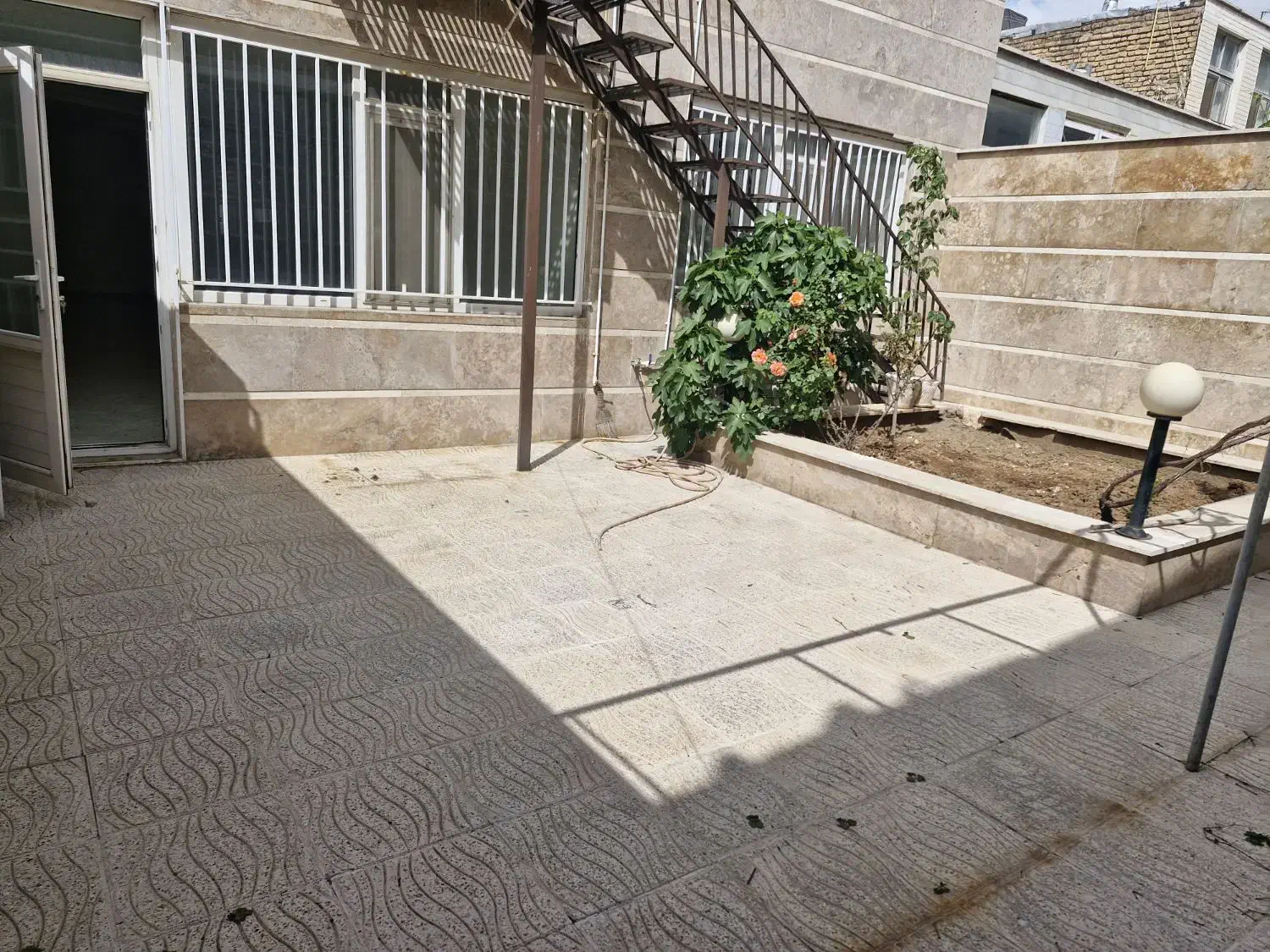 ۱۳۰ متر_امکانات فول_لوکیشن خوب