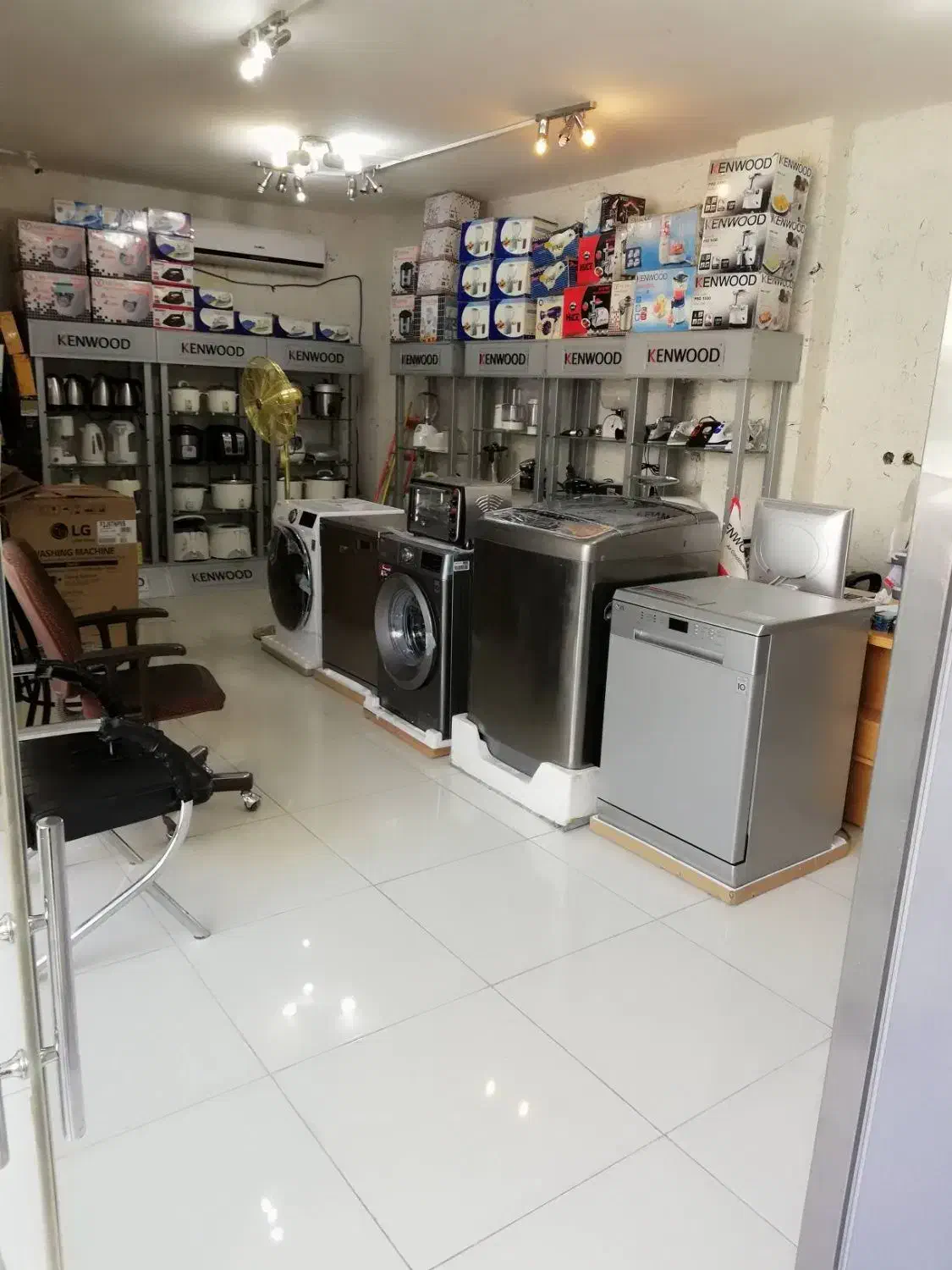 رهن و اجاره مغازه و دفتر کار خیابان توحید. داریوش