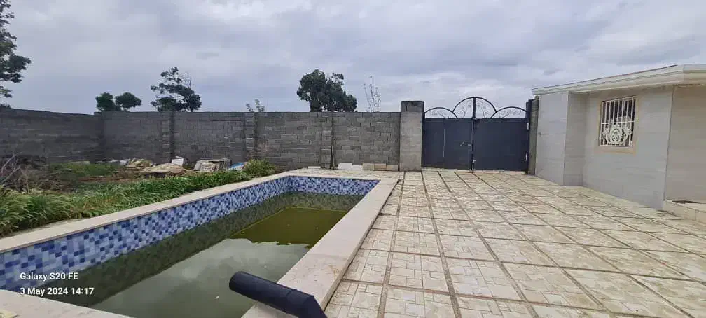 ویلا زمین باغی ۱۱۰۰متر چهار دیواری اب  درخت استخر