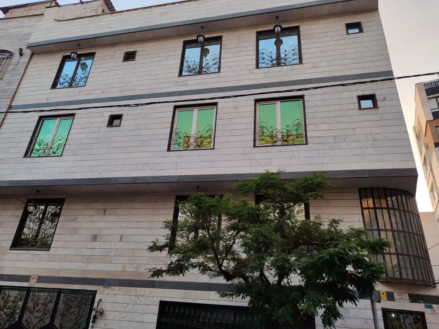 ۶۱ متر آپارتمان فول بازسازی نزدیک مترو چهل تن