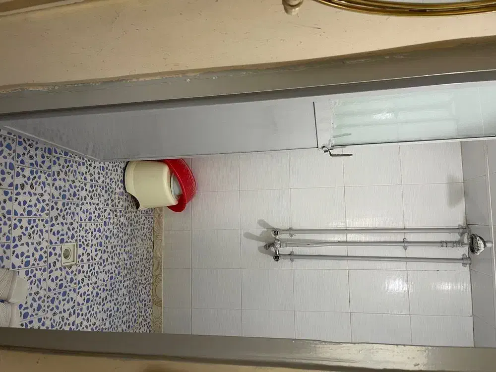 خانه نقلی بدون آب و برق و گاز  مرکز شهر