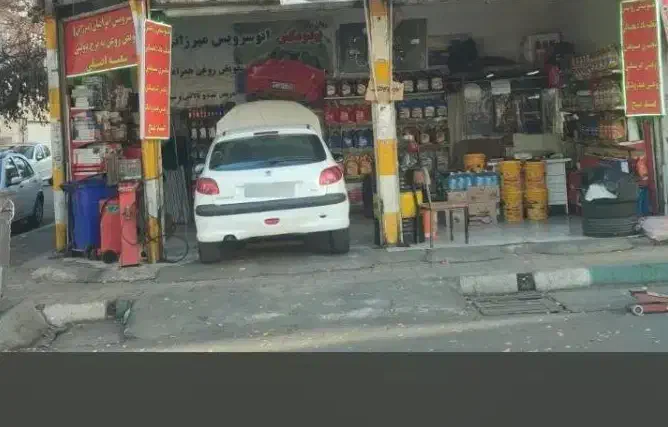 ساختمان 181 متری نبش کوچه 2 نبش