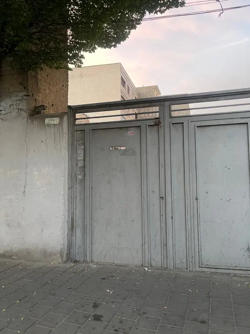 زمین ۴۰۰ متر بر ۸ با جواز ساخت