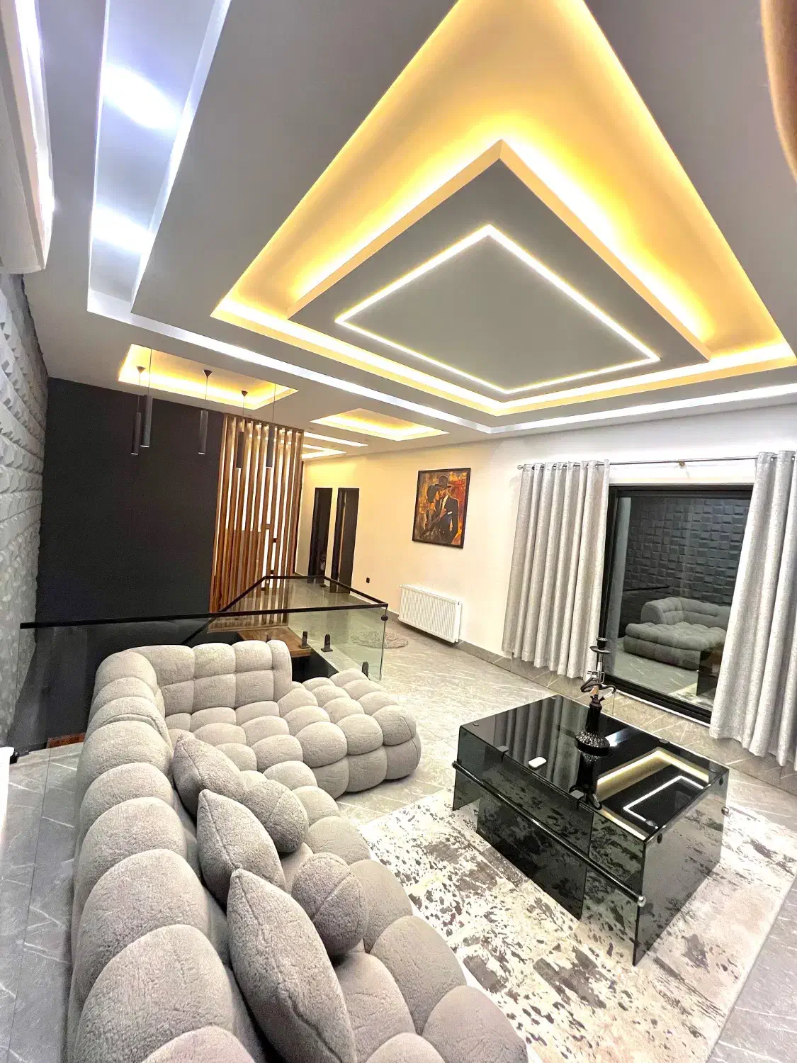 ویلاباغچه ۳۰۰مترنور۷بده الباقی اقساط استخرمبله