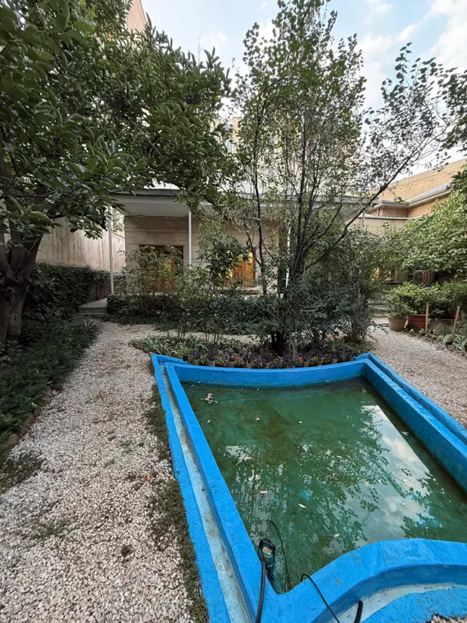 ویلا باغ __ ۱۲۰۰متر __ نیاوران