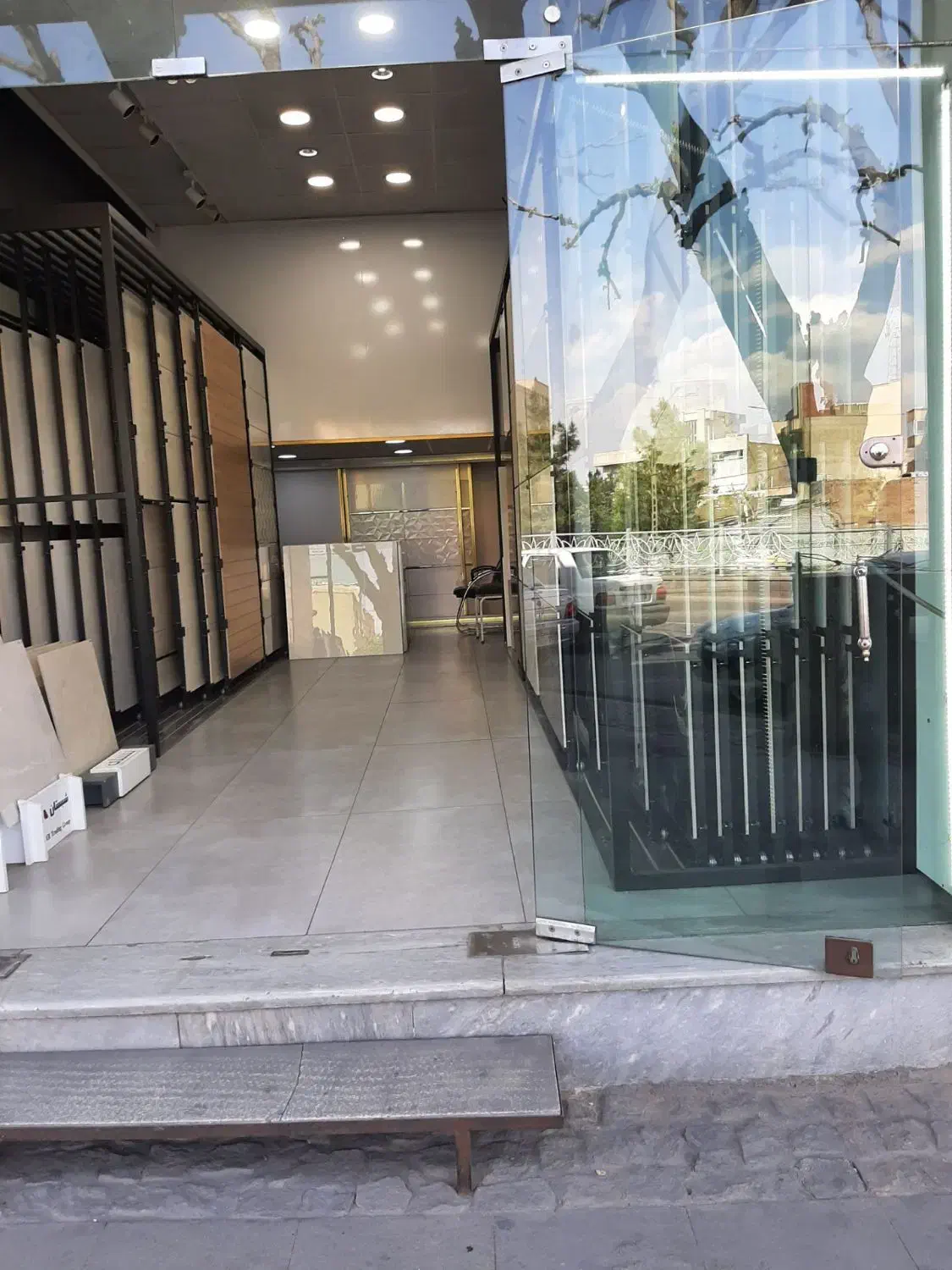 مغازه تجاری فروشی