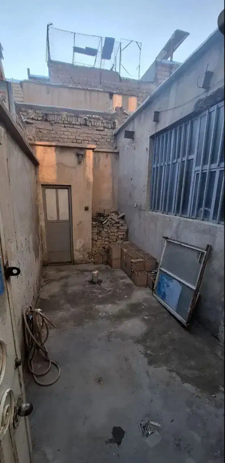 مغازه ۹۰ متری