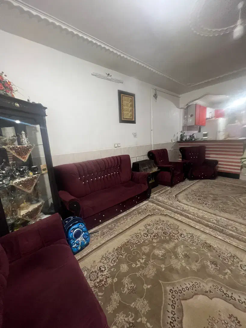اجاره طبقه بالا روبه رو مبل نادری