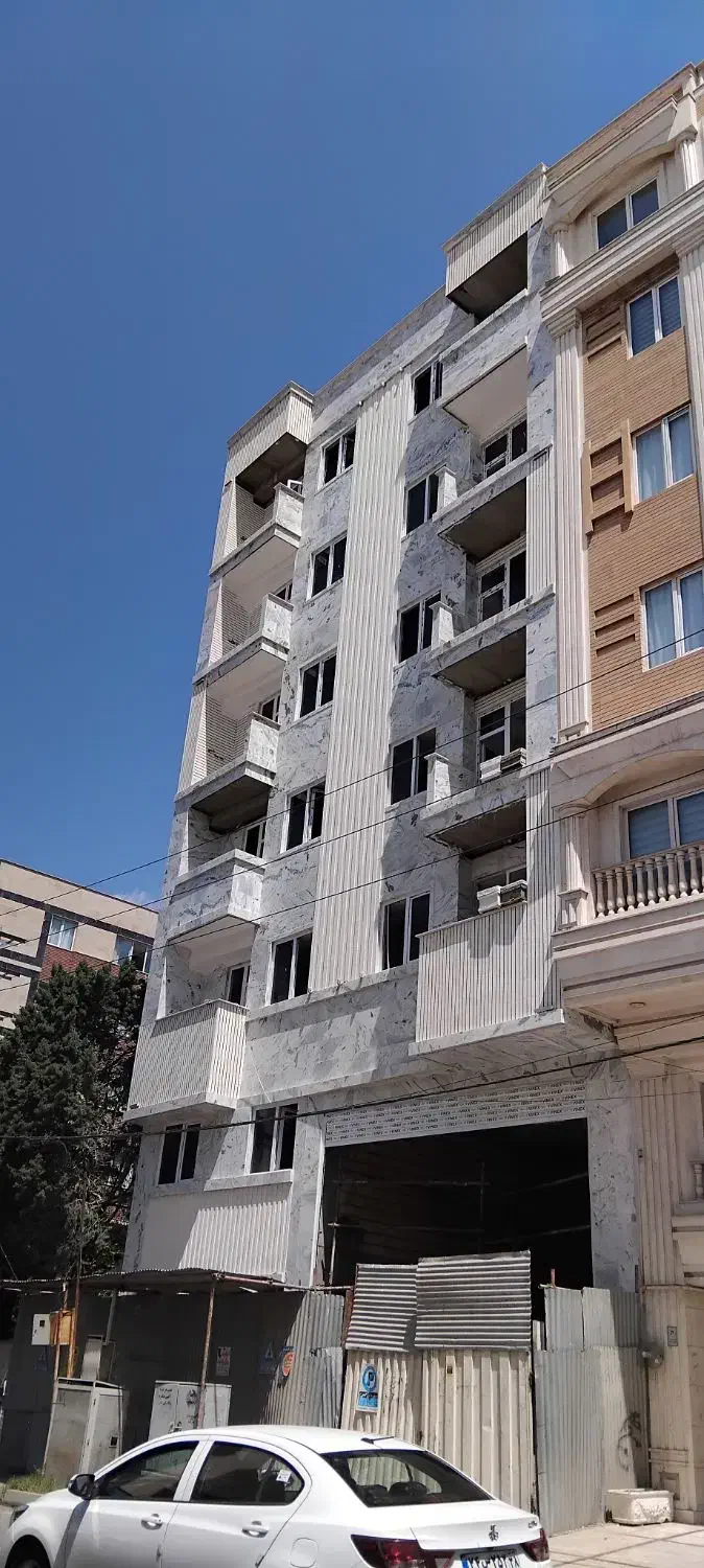 ۱۲۰متری ،داریوش