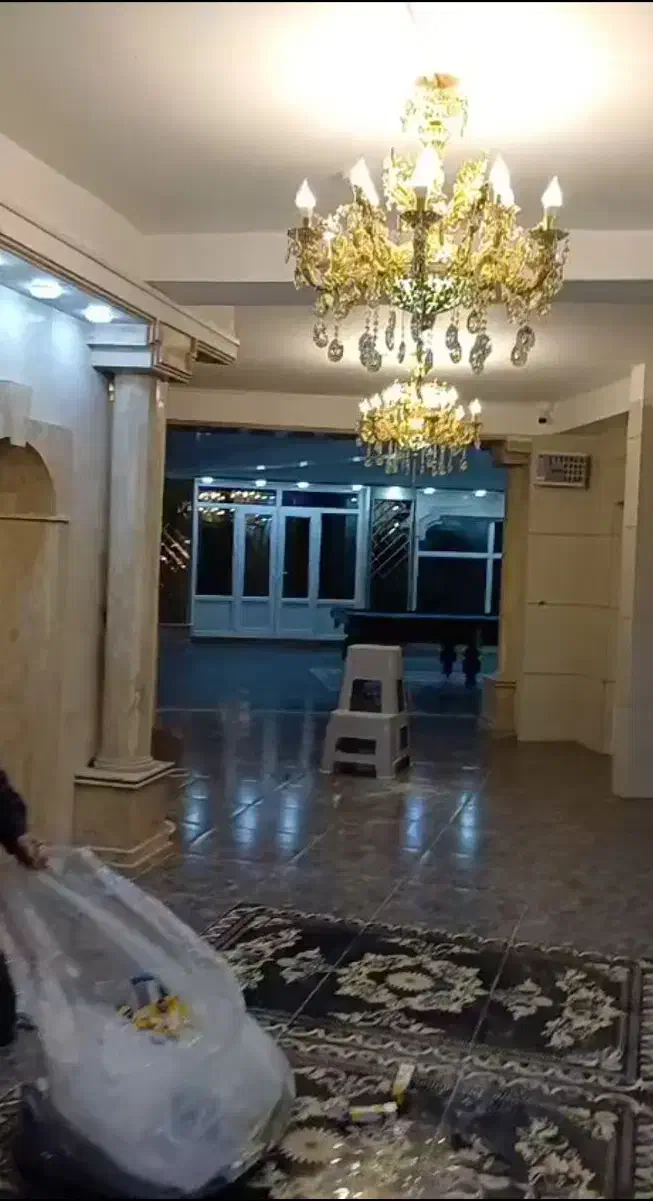 واحد ۲۳۰ متری طبقه میدان قارتال سرعین