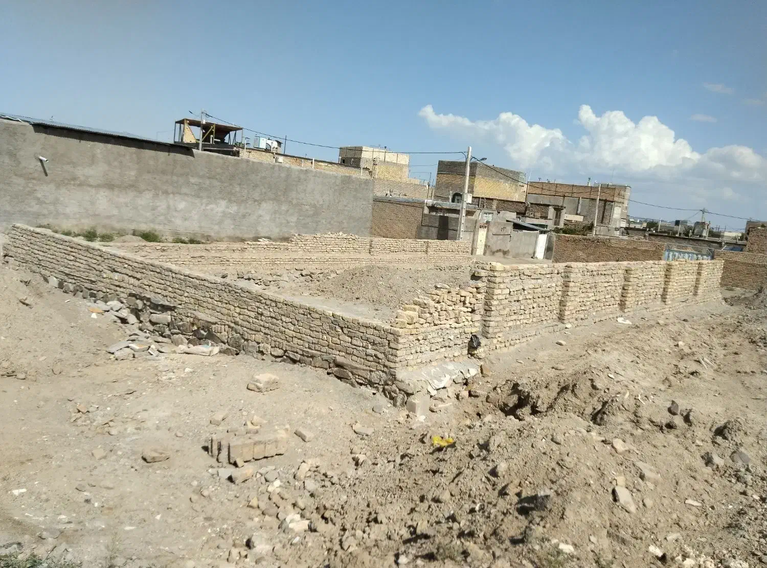 زمین فروشی
