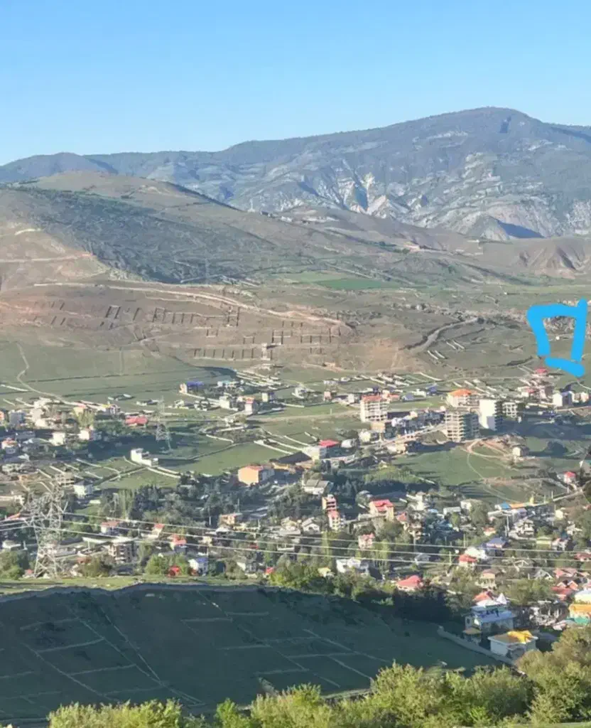 ۷۲۴ متر زمین
