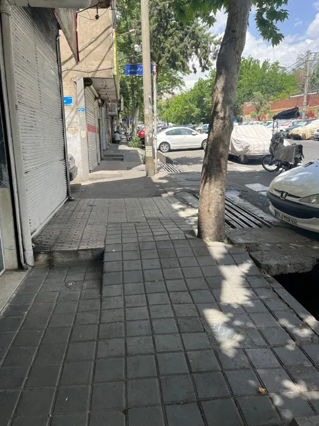 زیر پله مغازه ۳متری بر خیابان اصلی