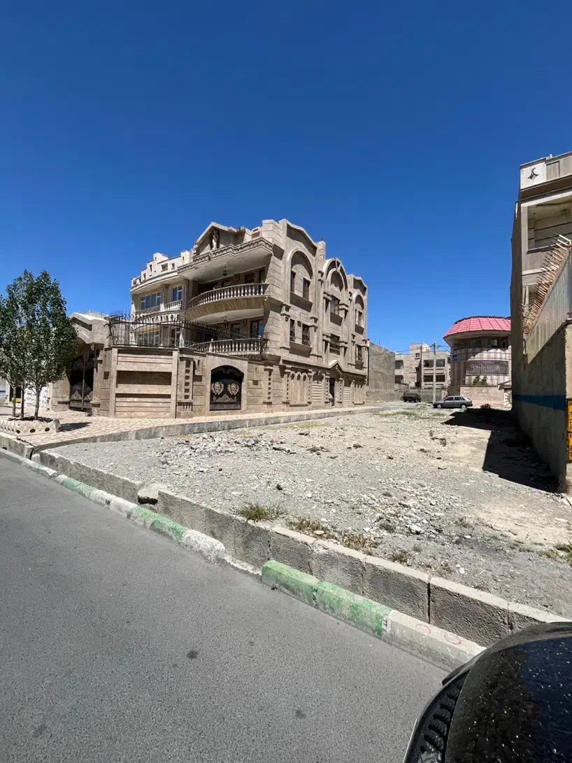۲۰۰متر زمین اندیشه فاز۵ (۳نبش)تجاری اداری مسکونی