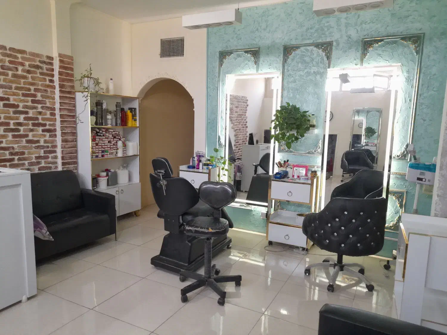 اجاره لاین درسالن زیبایی .ناخن مژه
