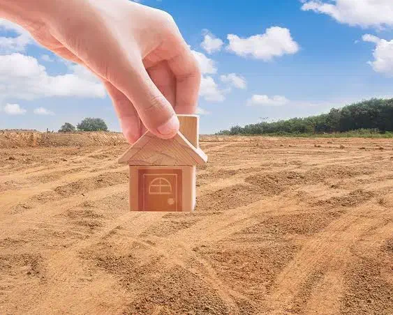 زمین مسکونی با ویوی زیبای ابدی، قلب شهر