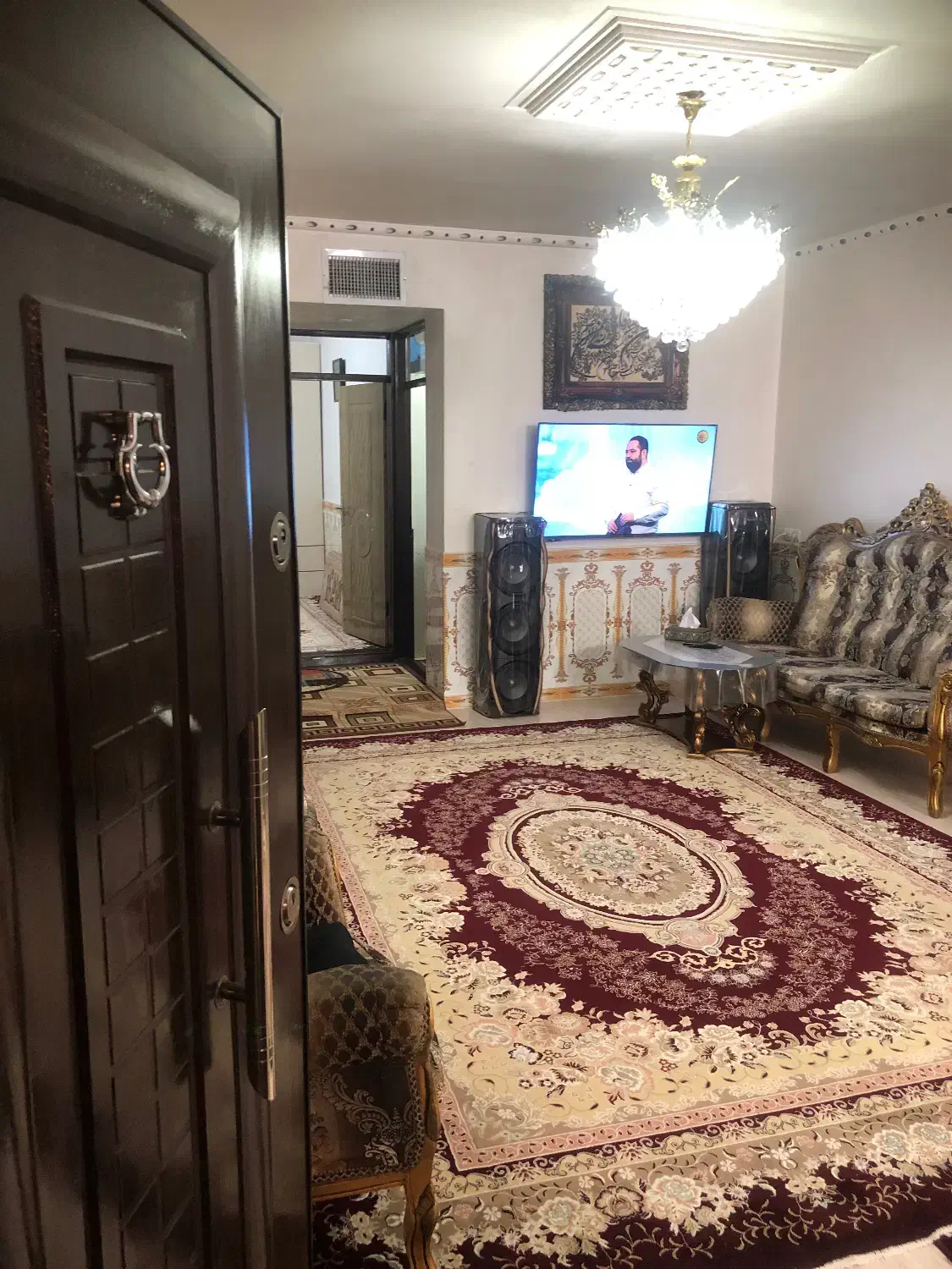 فروش خانه مسکونی ۲ طبقه به همراه مغازه