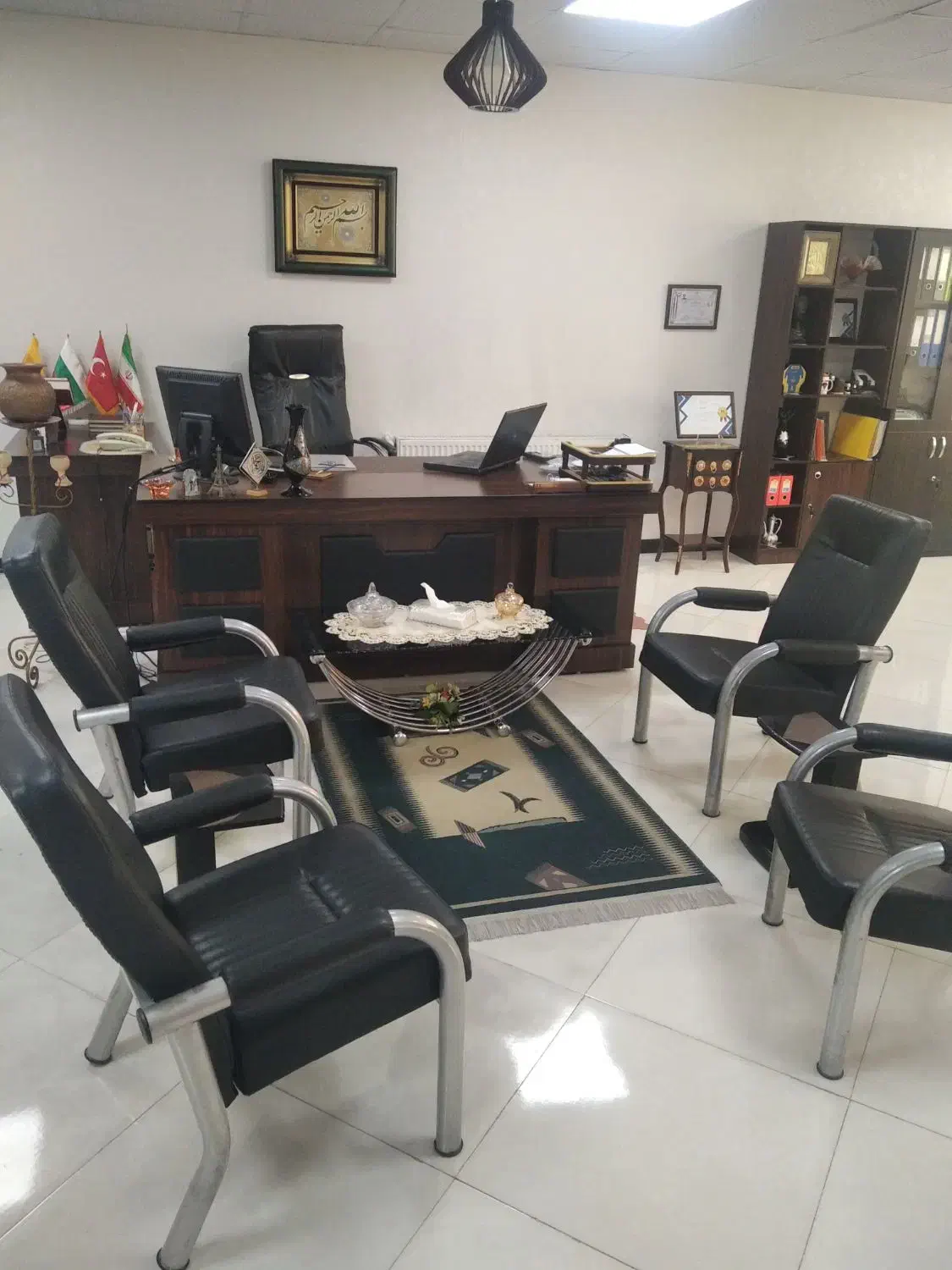 واحد اداری نوساز (با کلیه تجهیزات اداری و رفاهی)