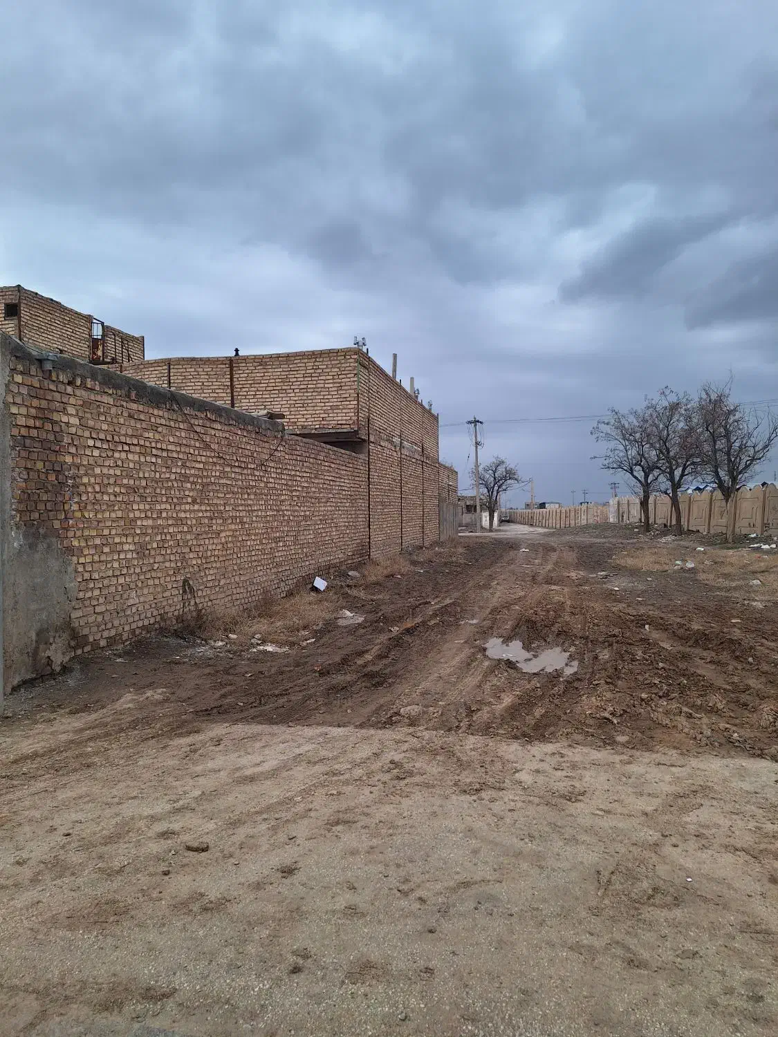 زمین ۱۸۰ متری