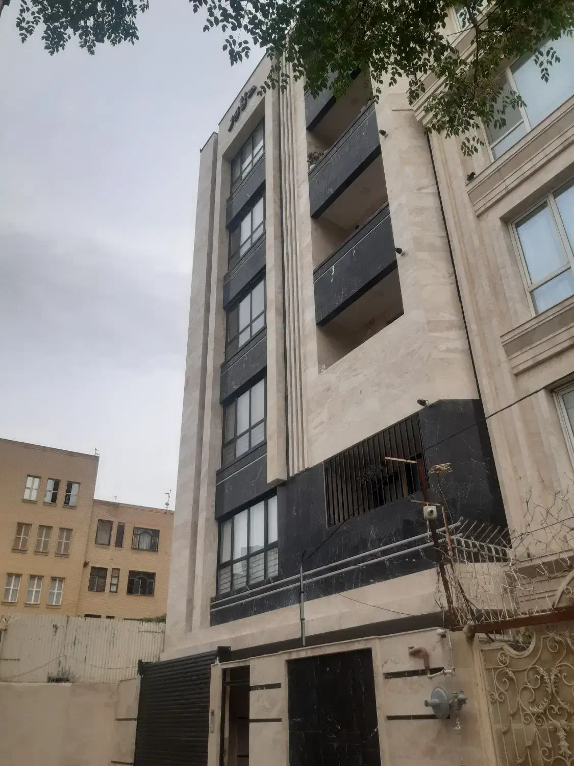 وکیل آباد59،خیابان شریف،نزدیک  حاشیه،صفر،تک واحدی