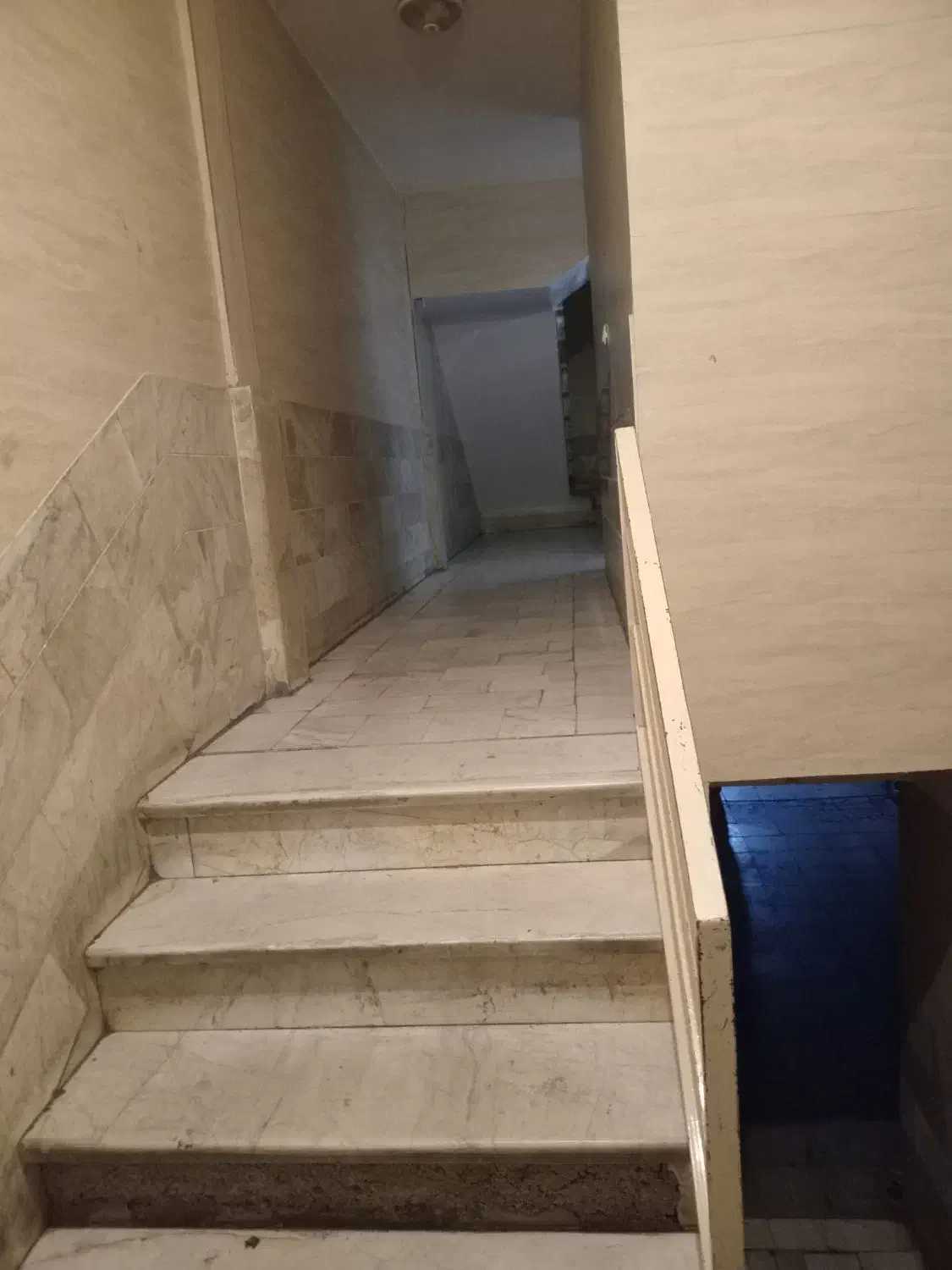 آپارتمان۱۰۳واحدی طبقه اول تک واحدی