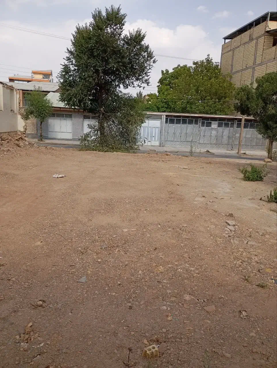 یک قطعه زمین در شهر هفشجان.