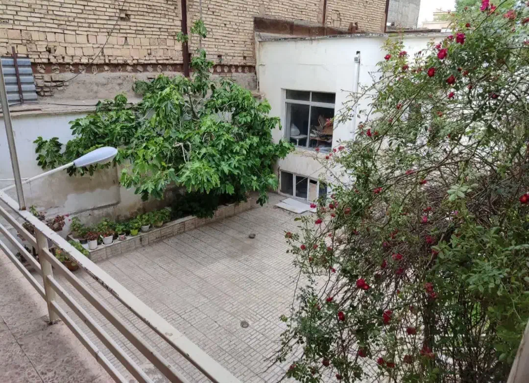 خانه مسکونی کلنگی دارای سند تک برگ