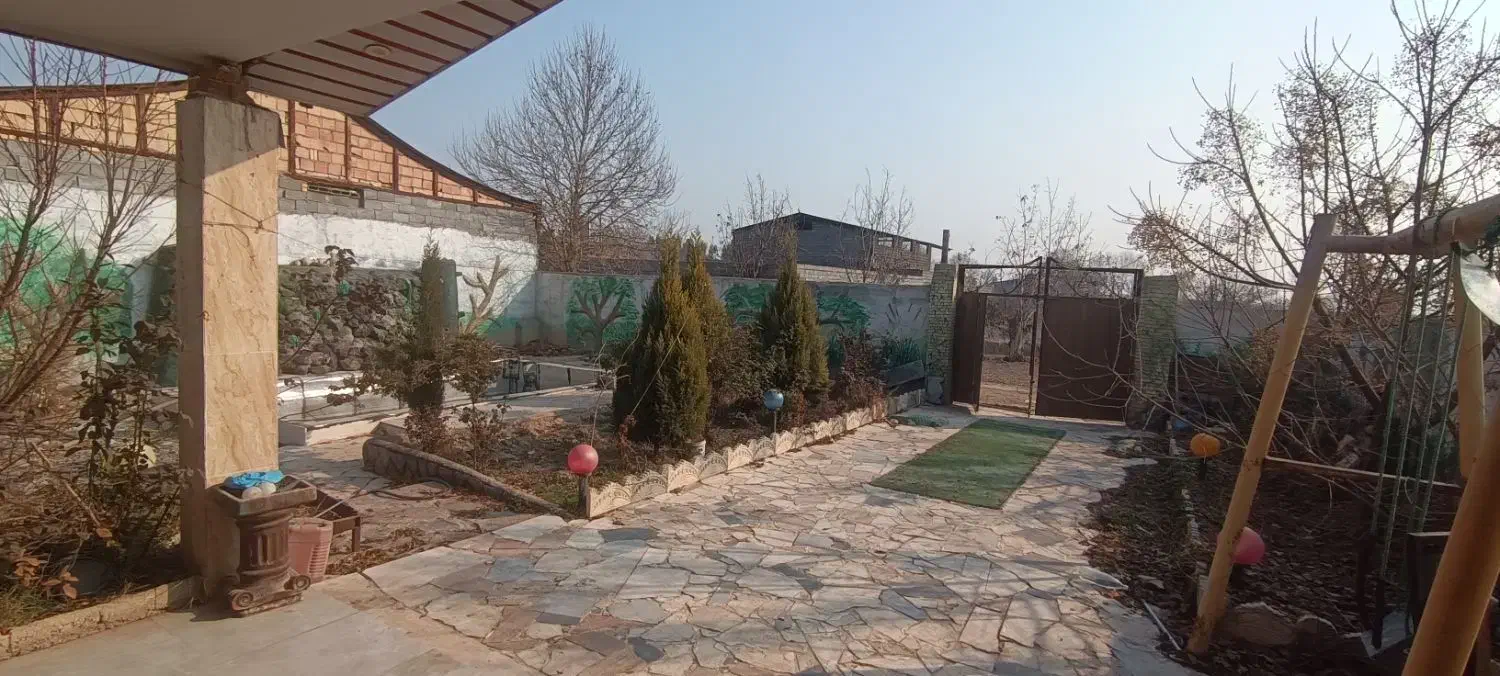 زمین و باغچه