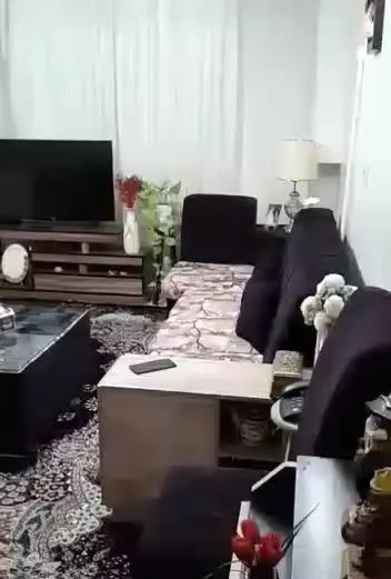 ۴۹ متر با پارکینگ و انباری سندی