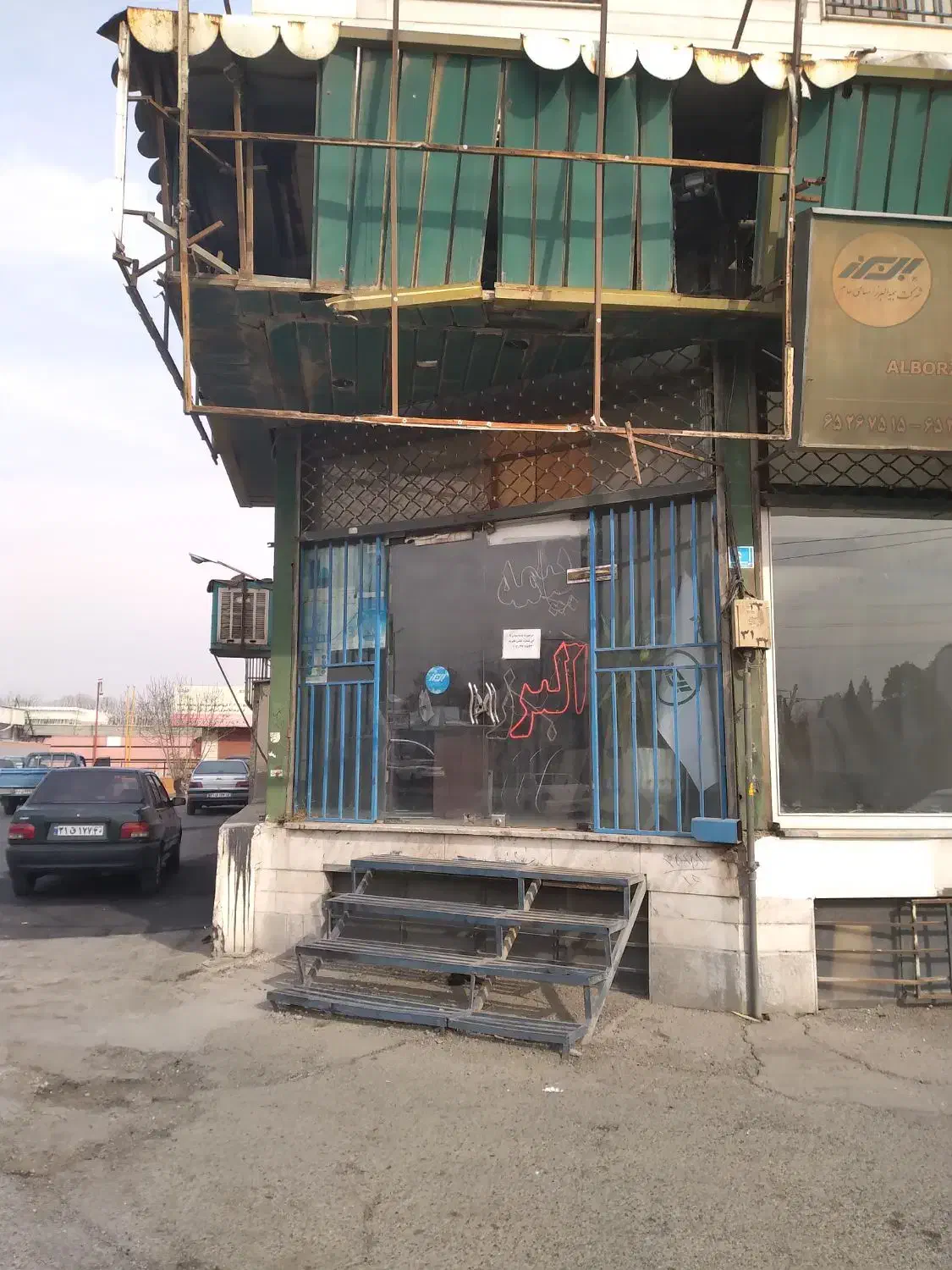 دو باب مغازه  هر کدام ۲۵ متری  با سند