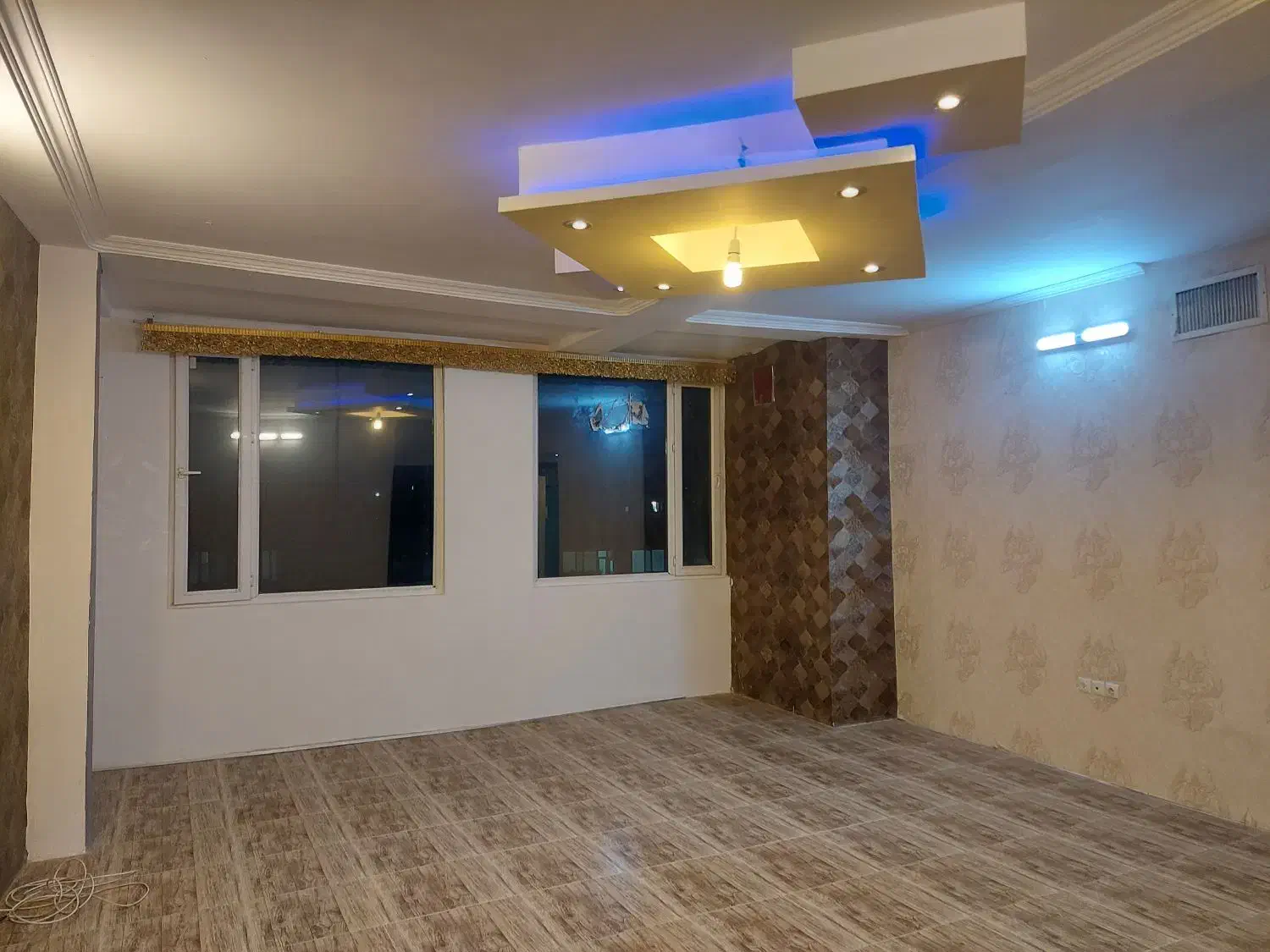 آپارتمان ۲خواب طبقه ۵از۶ دواحدی
