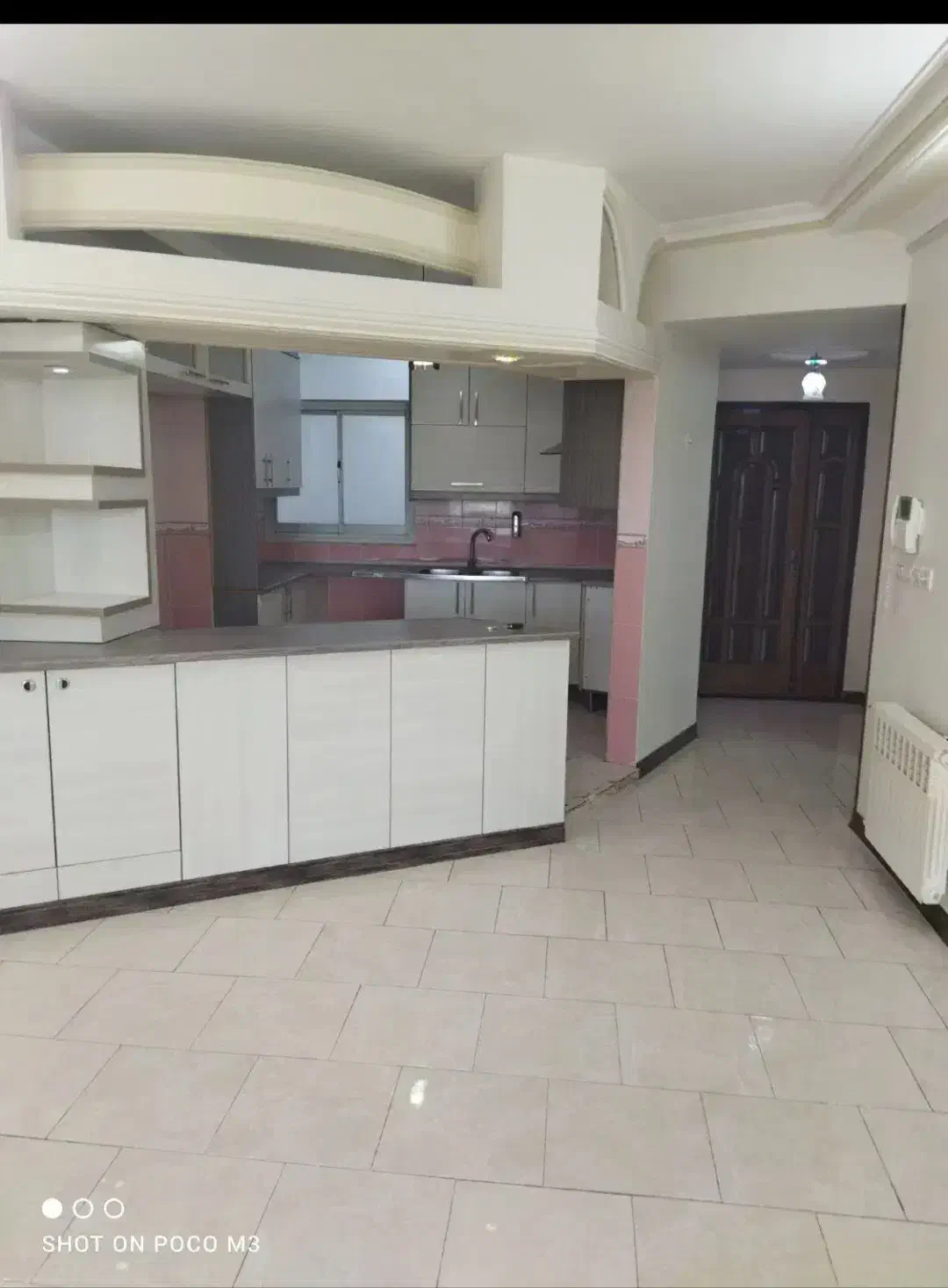 یک واحد آپارتمان اجاره داده میشود
