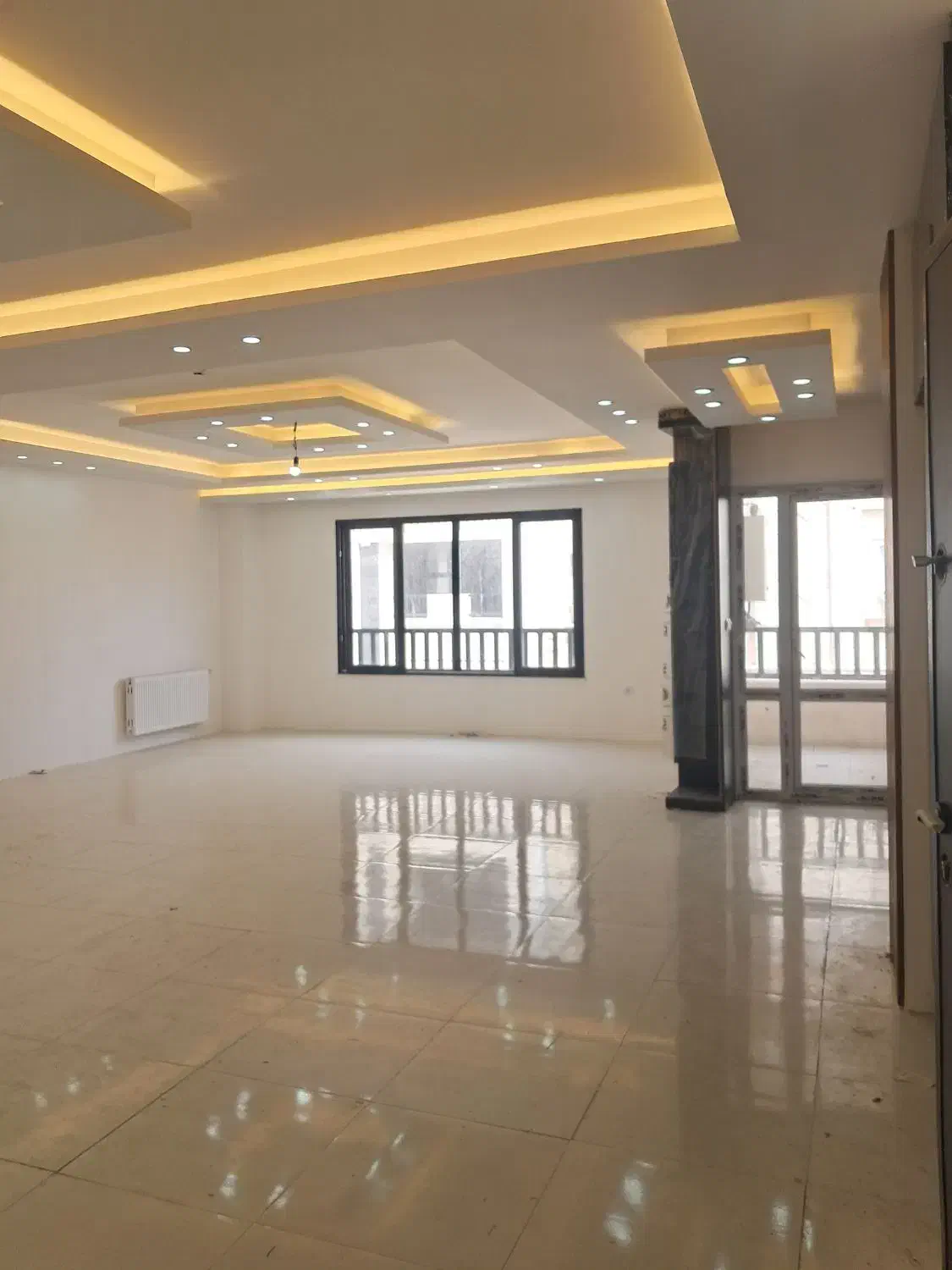 ۱۲۰ متری _ دو خواب _ فول امکانات_ تاپ لوکیشن