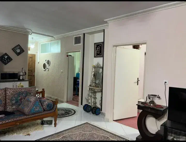 واحد 80متری ، لوکیشن عالی (16 متری انتقلاب)
