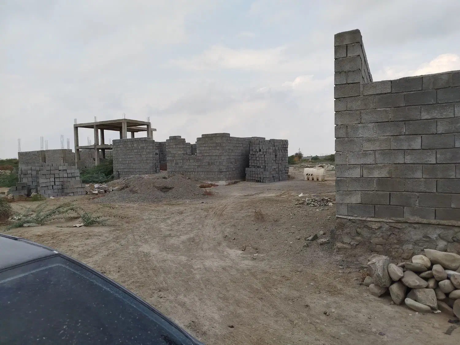 خانه نیمه کاره روستایی دهو