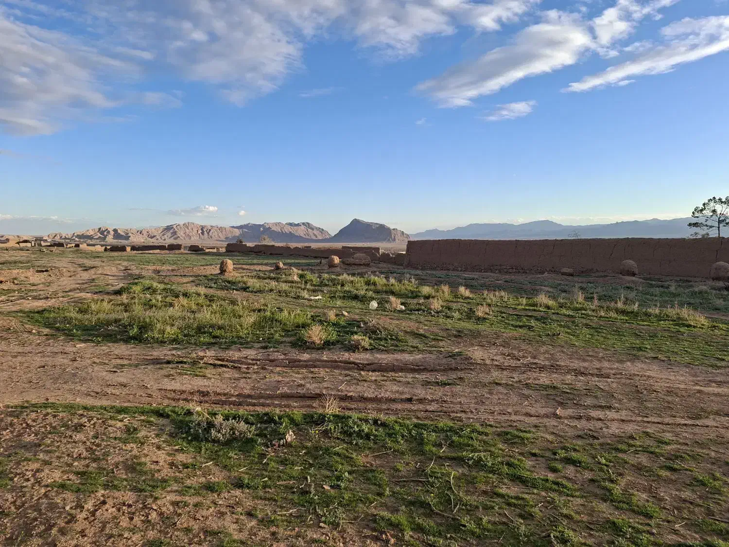 زمین در روستا هوتک