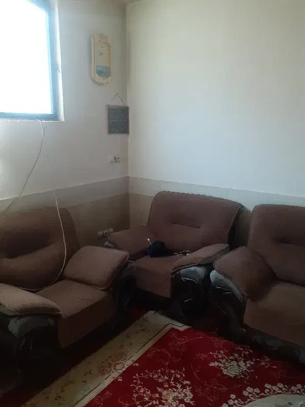 خانه دوطبقه که طبقه بالا بفروش میرسد