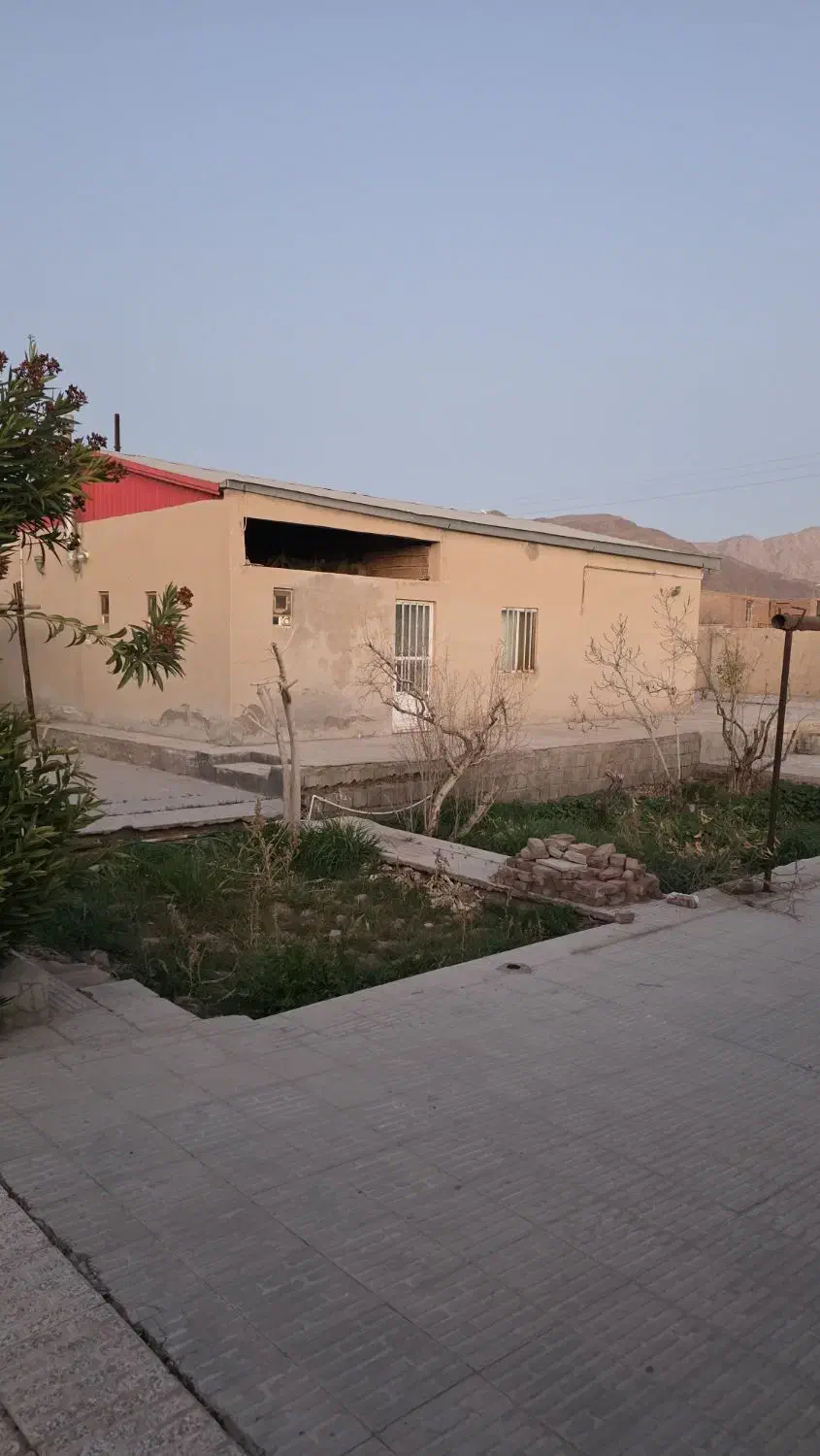 خونه باغ هوتک