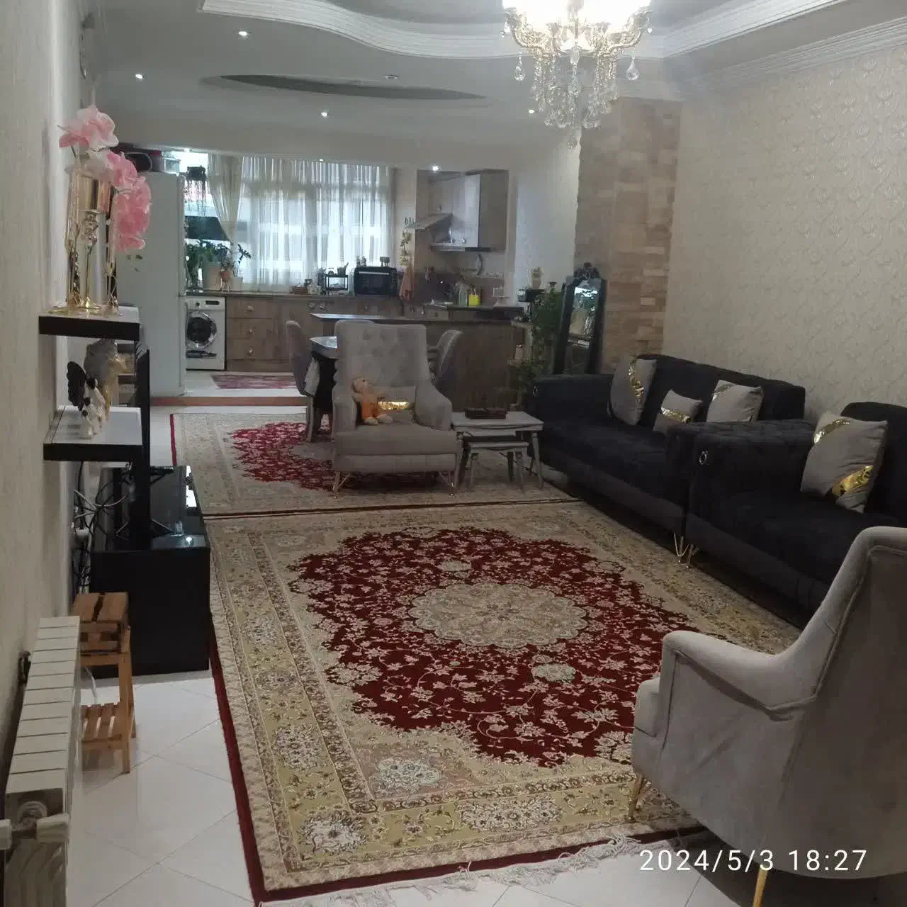 آپارتمان ۹۳ متری تمیز