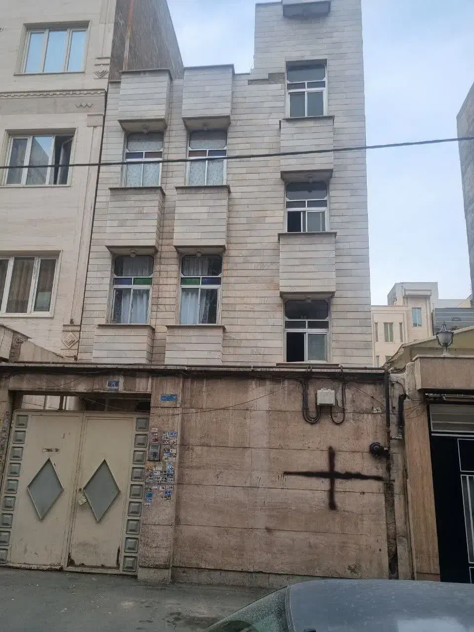 ساختمان ۳طبقه