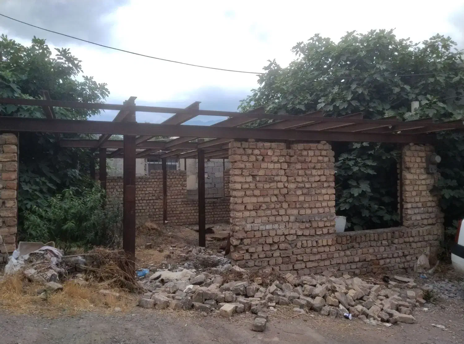 خانه ی نیمه ساخت