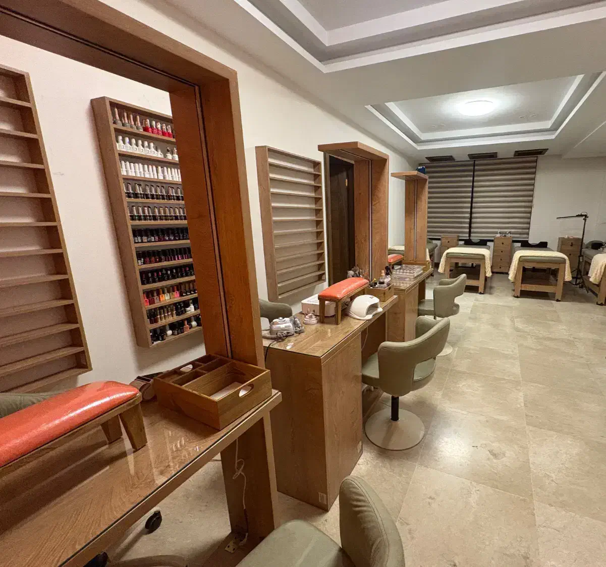 اجاره میز ناخن