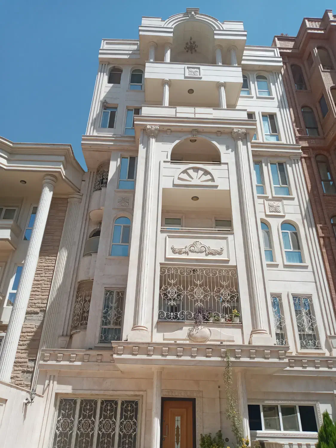 ۱۷۸متر رو به آفتاب بهترین لوکیشن رستاخیز