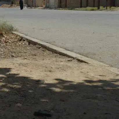 ۲۰۰مترزمین