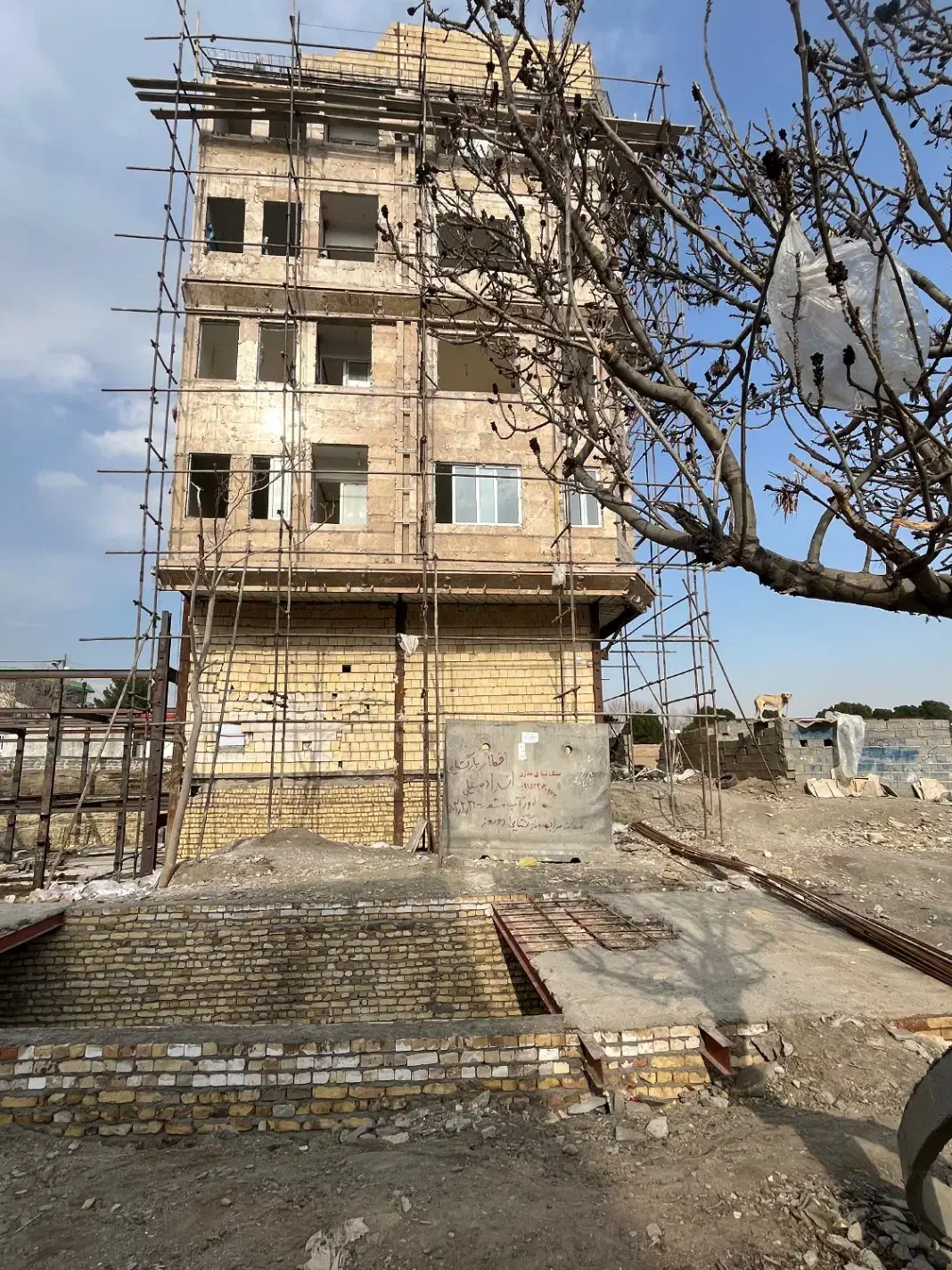 خانه ۸۰ متری مجتمع استخر سینما
