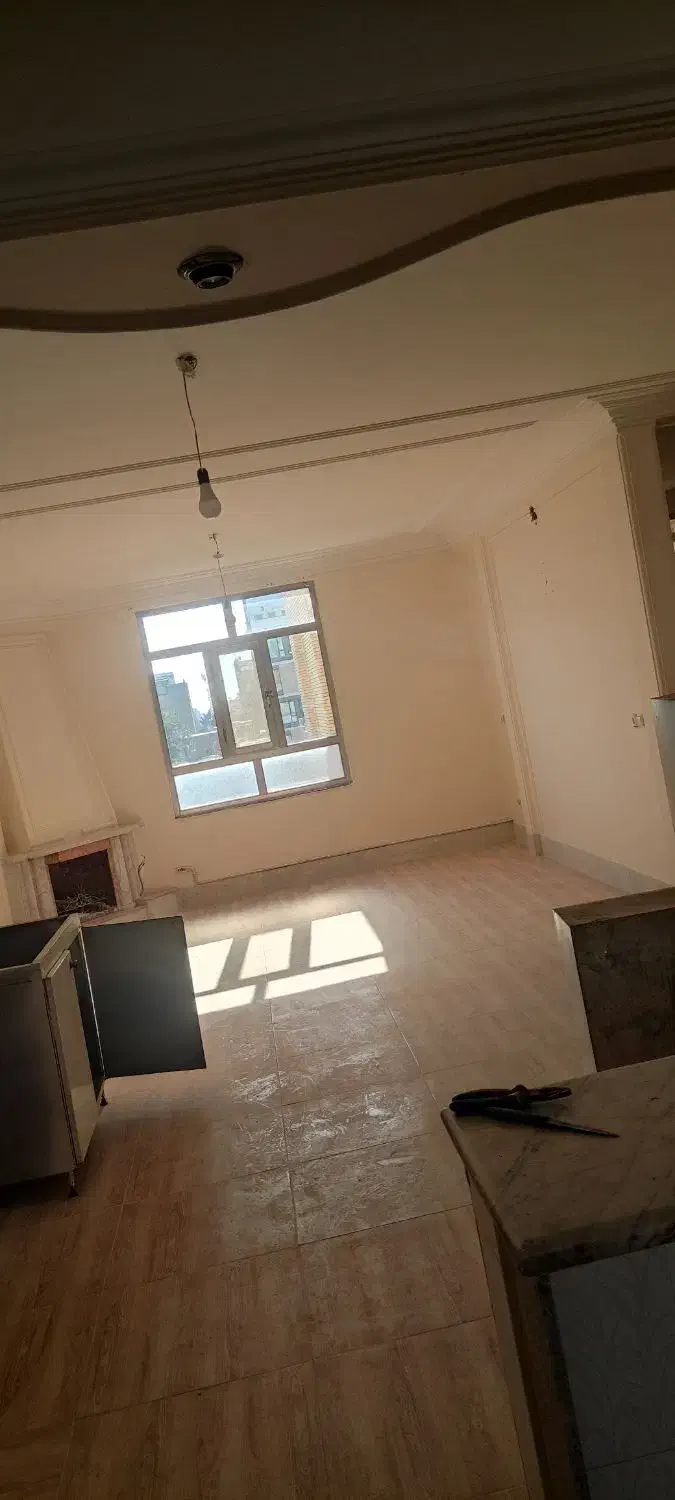یک باب مغازه در سیمتری