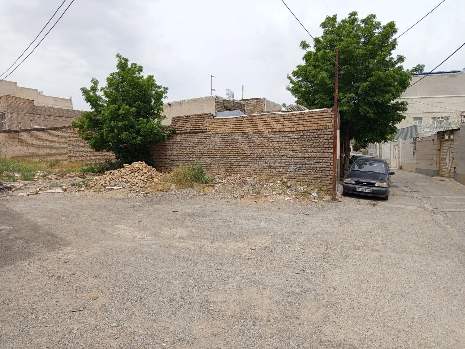 زمین با پروانه ۳ سقف